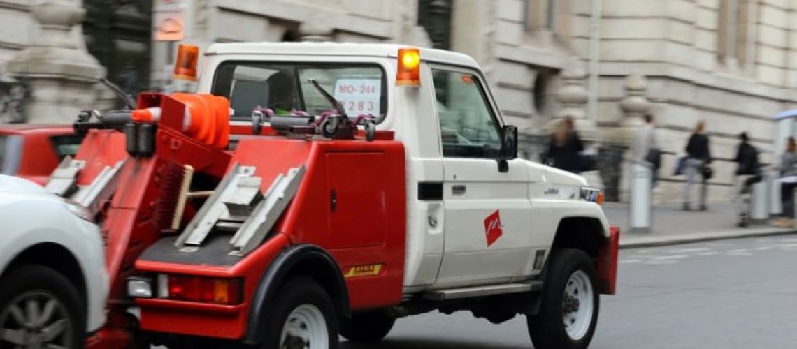 Hogyan segíthet a mentőszolgálat az autómentés során?